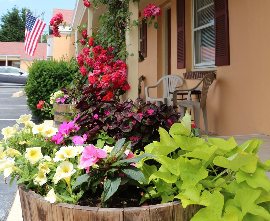 The Bay Willows Inn Middletown Exterior foto